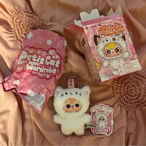 petit cat wardrobe plush blindbox "frosty meow" with box and card